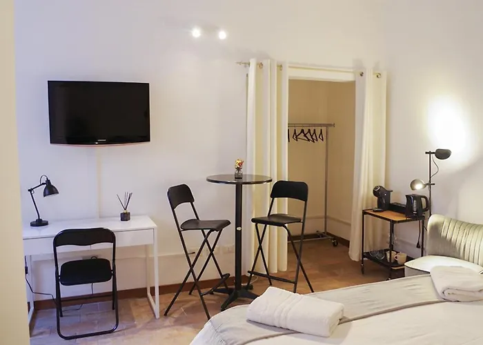 Residenza Toscanini Oda ve Kahvaltı 3*